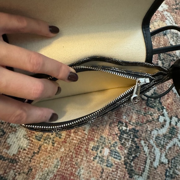 Dupe Black Crossbody Bag 🖤 - Picture 10 of 13